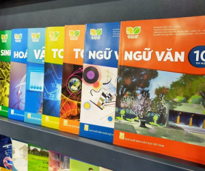 Trường học Hà Nội không mua nổi sách giáo khoa dù sắp khai giảng