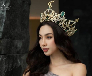Thùy Tiên gây tranh cãi khi hát tại buổi đấu giá từ thiện ở Malaysia, còn bị so sánh với LONA Kiều Loan