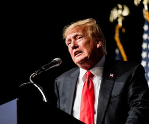 Vụ khám xét dinh thự ông Donald Trump: Bộ Tư pháp Mỹ ra tay sớm?