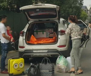 Dâu phố kêu áp lực khi về quê thăm bố mẹ chồng, biết chuyện dân tình 'ngả mũ' vì: 'Sao chịu đựng giỏi thế?'