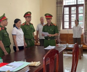 Bắc Giang: Bắt nữ giáo viên tiểu học cầm cố sổ đỏ giả