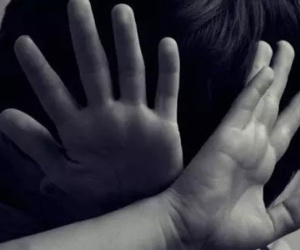 Tạm giữ đối tượng dí dao vào cổ bé gái rồi hiếp dâm
