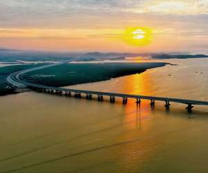 Thông cao tốc mới, du khách đổ về Móng Cái: Dịch vụ quá tải, nhiều người 'quay xe'
