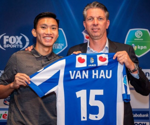 Sếp cũ Đoàn Văn Hậu tức giận MU cướp Antony giờ chót