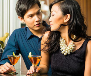 Quý bà và cái kết cay đắng sau cuộc chơi tình, tiền với 'phi công trẻ'