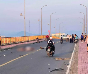 Ô tô gây tai nạn liên hoàn trên cầu Nhật Lê, 3 người bị thương nặng
