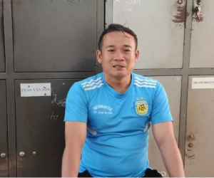 CLIP: Nam giáo viên bật khóc sau khi sát hại đồng nghiệp tại trường