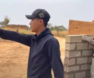 Hé lộ nguồn tiền Quang Linh chi mạnh tay cho người dân châu Phi