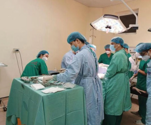 Xúc động ca mổ 'bắt' con 31 tuần tuổi cho sản phụ mắc ung thư giai đoạn cuối