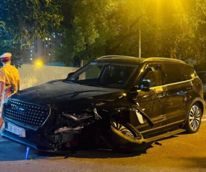 Tài xế ô tô nghi say xỉn, gây tai nạn liên hoàn trên đường phố Hà Nội