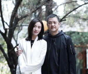 'Lệnh Hồ Xung' lộ diện mạo tiều tụy vì vỡ nợ nghìn tỷ, vợ hoa hậu kém 19 tuổi ra sao?