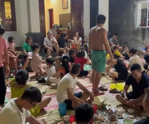 Choáng với cảnh nhà đông con cháu, mỗi lần cỗ bàn ngồi chật kín sân: 'Không gì bằng gia đình bên nhau!'