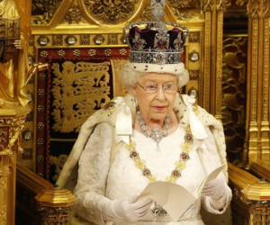 Nữ hoàng Elizabeth II - người phụ nữ quyền lực nhất nước Anh 70 năm và những lần xuất hiện trên màn ảnh