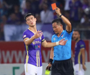 Duy Mạnh cùng 5 cầu thủ bị treo giò vòng 16 V-League