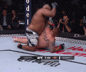 ‘Cậu bé quái thú’ tung loạt 75 cú đấm hạ knock-out võ sĩ Mỹ
