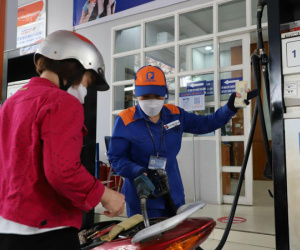 Xăng dầu đồng loạt giảm mạnh, giá xăng về mức thấp nhất từ đầu năm