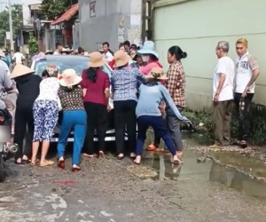 Cô dâu 4 đời chồng chưa li hôn đã tái giá lần thứ 5, bị nhà chồng trước chặn xe đòi tiền cưới: 'Start-up kiểu này cũng dám làm!'
