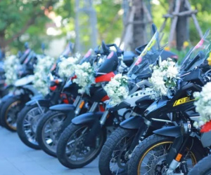 Đám cưới ở Hà Tĩnh gây sốt với dàn mô tô siêu khủng, xế hộp sang xịn