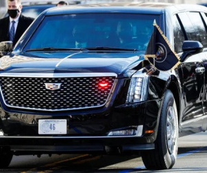 Tổng thống Joe Biden có thể không được dùng xe 'Quái thú', buộc phải đi bus dự tang lễ Nữ hoàng Anh
