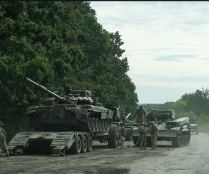 Hình ảnh nhiều xe tăng, vũ khí Nga bị bỏ lại sau cuộc phản công của Ukraine