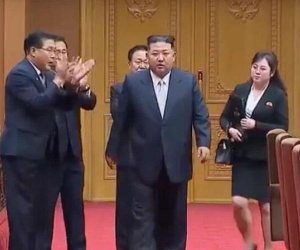 Người phụ nữ bí ẩn tháp tùng lãnh đạo Triều Tiên Kim Jong Un