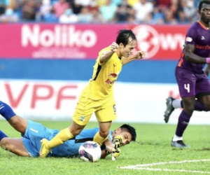 VFF: Văn Toàn chủ động ngã, trọng tài đã rất 'tỉnh'