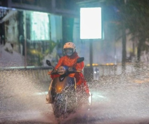Từ đêm nay, miền Bắc đón mưa dông kéo dài