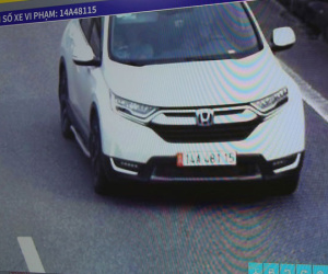 Đoàn xe che biển số 'gắp lửa bỏ tay người', chạy 135km/h trên cao tốc
