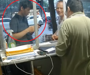 CLIP: Phẫn nộ thanh niên mua 4 thẻ cào mệnh giá 500 ngàn đồng của cụ ông rồi bỏ chạy
