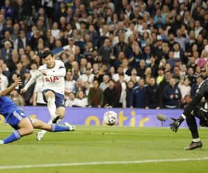 Lập hat-trick để đời, Son Heung-min giúp Tottenham vượt Arsenal trên BXH