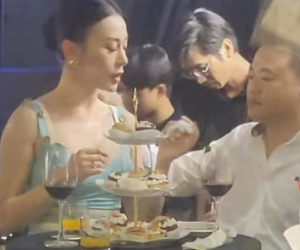 Phương Oanh và Shark Bình công khai tình tứ tại sự kiện, còn chăm sóc nhau từng li từng tý
