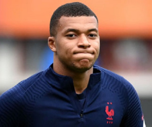Mbappe lại giở thói ngôi sao, gây thêm rắc rối ở tuyển Pháp
