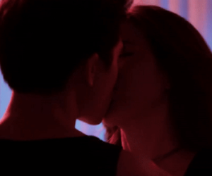 Phương Anh Đào lột xác làm gái hư, hôn táo bạo hotboy kém 4 tuổi