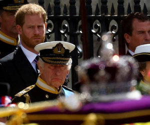Chùm ảnh: Thành viên Hoàng gia Anh đau buồn trong ngày cuối bên linh cữu Nữ hoàng Elizabeth II