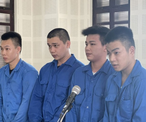 Nhóm thanh niên hầu tòa vì 'đi bộ đội về 3 tuần mà người yêu có thai 8 tuần'
