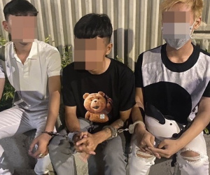 'Trẻ trâu' kẹp ba đánh võng tông 2 cảnh sát 113 bị thương