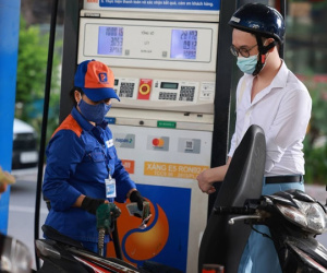 Bỏ hay giữ Quỹ bình ổn xăng dầu?