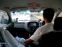 Thót tim cảnh lốp ôtô văng trúng chiếc xe cứu thương đang đi thực hiện nhiệm vụ