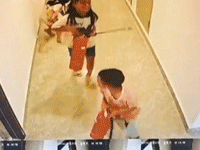 'Long não' với trò nghịch ngợm của con trẻ: Dùng bình chữa cháy xịt tạo mây trời...cho vui
