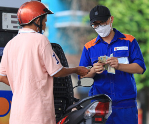 Giá xăng dầu đồng loạt giảm mạnh