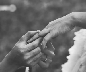 Yêu 10 năm bạn trai không cưới, cô gái băn khoăn dừng hay tiếp, dân tình: 'Chạy ngay đi!'