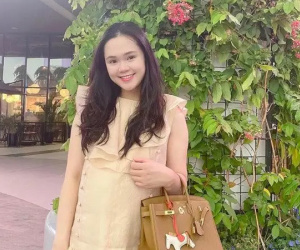 Lóa mắt bộ sưu tập túi hiệu bạc tỷ vợ trung vệ Đỗ Duy Mạnh