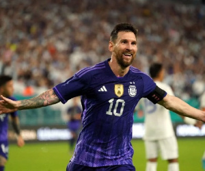 Messi lại 'lên đồng', Argentina đè bẹp đối thủ