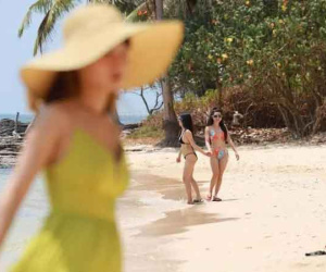 Nhờ bạn trai chụp check in cảnh bãi biển, cô gái 'tăng xông' khi nhìn sản phẩm