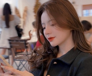 Hot girl đẹp tựa 'búp bê sống', nhận lời khen không ngớt