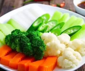 Cứ tưởng ăn nhiều rau xanh là tốt: 7 tác hại của việc ăn nhiều rau ít ai ngờ đến