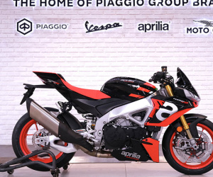 Cận cảnh Aprilia Tuono V4 giá 750 triệu đầu tiên đến tay khách Việt