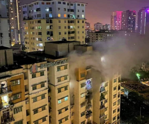Cháy chung cư ở Hà Nội lúc nửa đêm, người dân xanh mặt tháo chạy