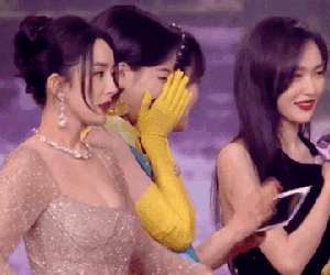 Khoảnh khắc Dương Mịch và Đường Yên lén nhìn trộm nhau bất ngờ hot trở lại, fan tha thiết muốn cả hai hòa giải