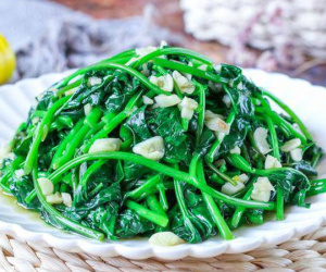 Một loại rau được mệnh danh 'nữ hoàng chống ung thư', giá rẻ bèo lại ít bị phun thuốc sâu, bán đầy chợ Việt